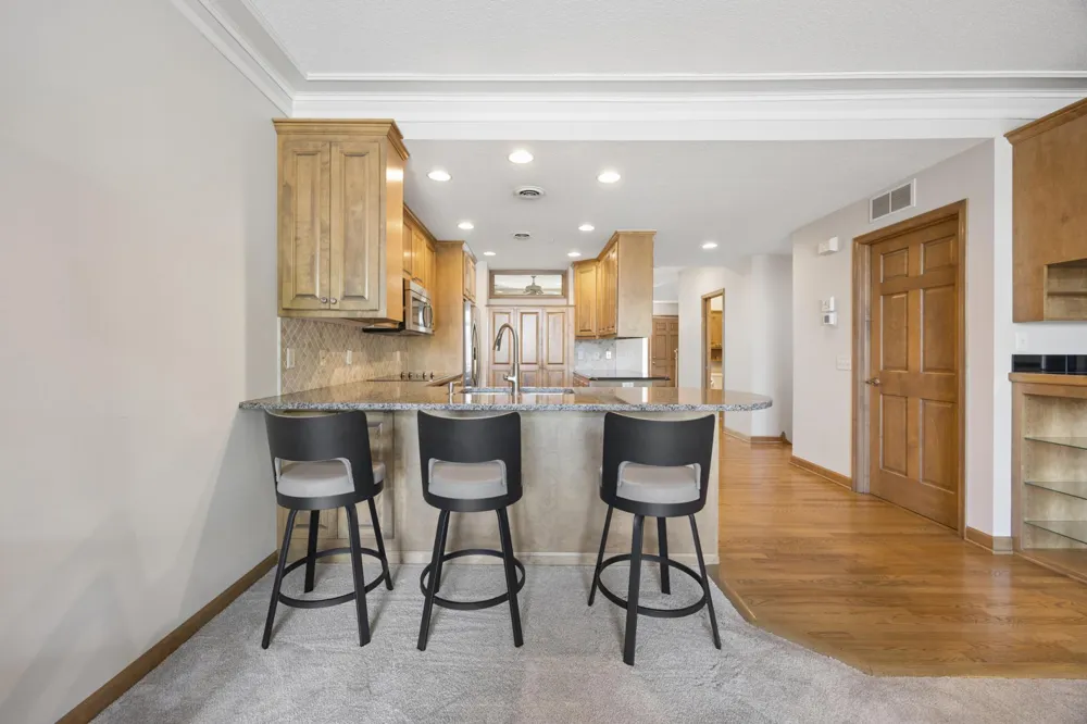365 Willoughby Way W Minnetonka, MN 55305