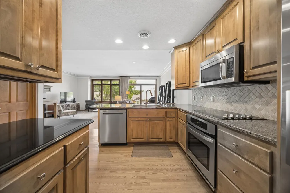 365 Willoughby Way W Minnetonka, MN 55305