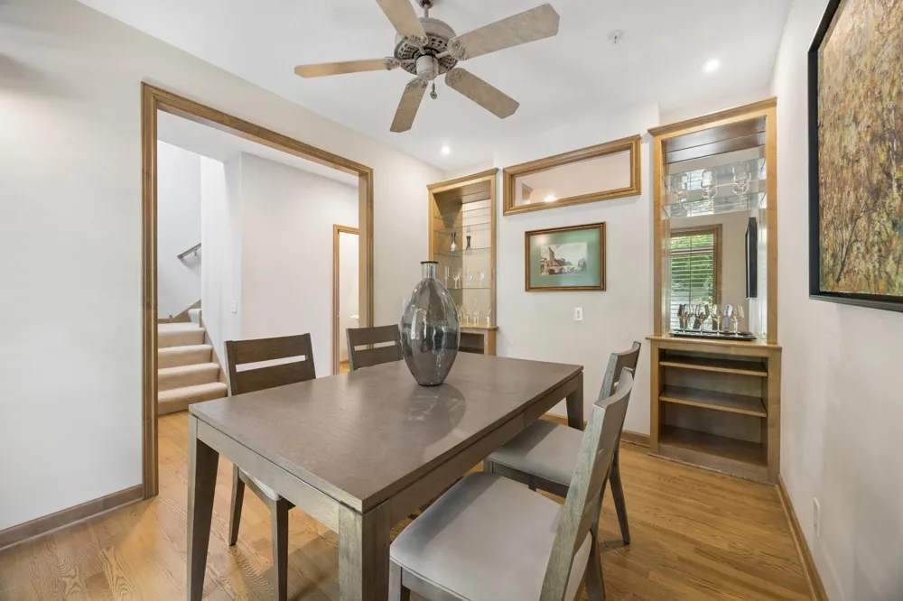 365 Willoughby Way W Minnetonka, MN 55305