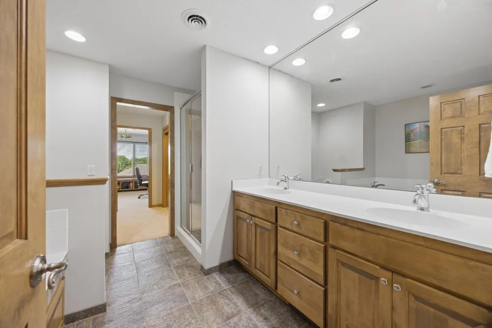 365 Willoughby Way W Minnetonka, MN 55305