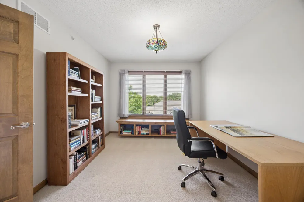 365 Willoughby Way W Minnetonka, MN 55305