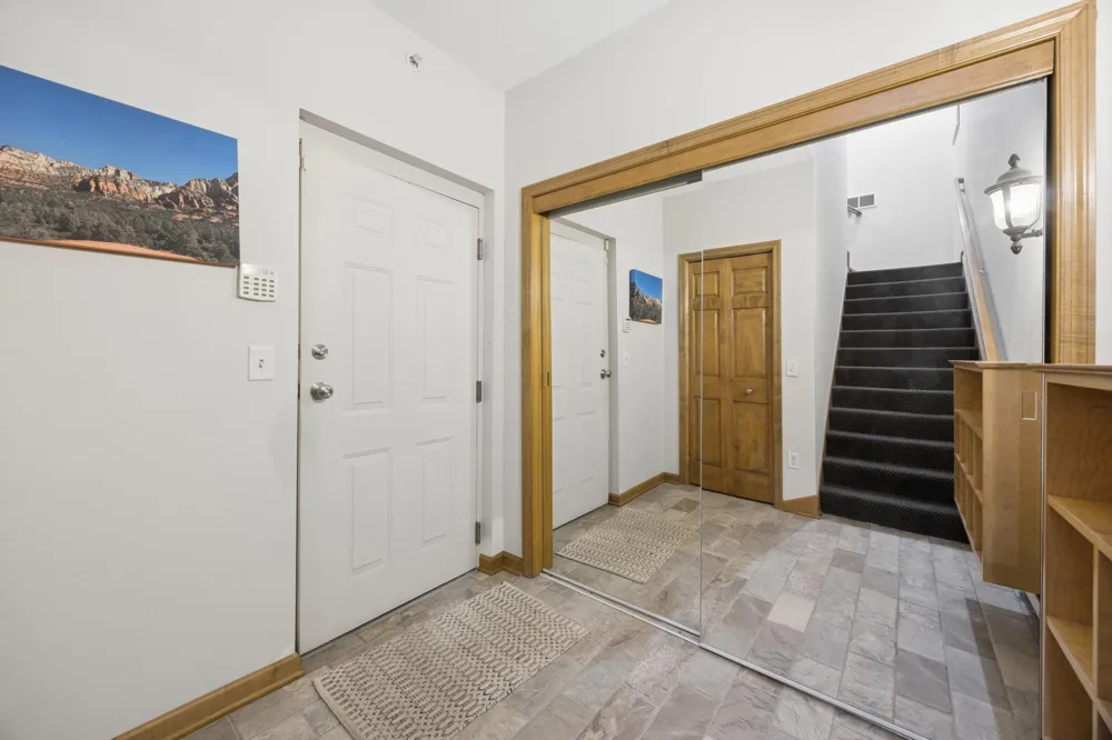 365 Willoughby Way W Minnetonka, MN 55305