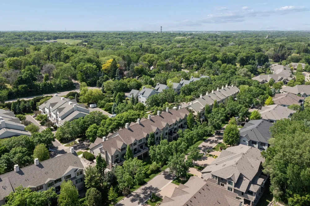 365 Willoughby Way W Minnetonka, MN 55305