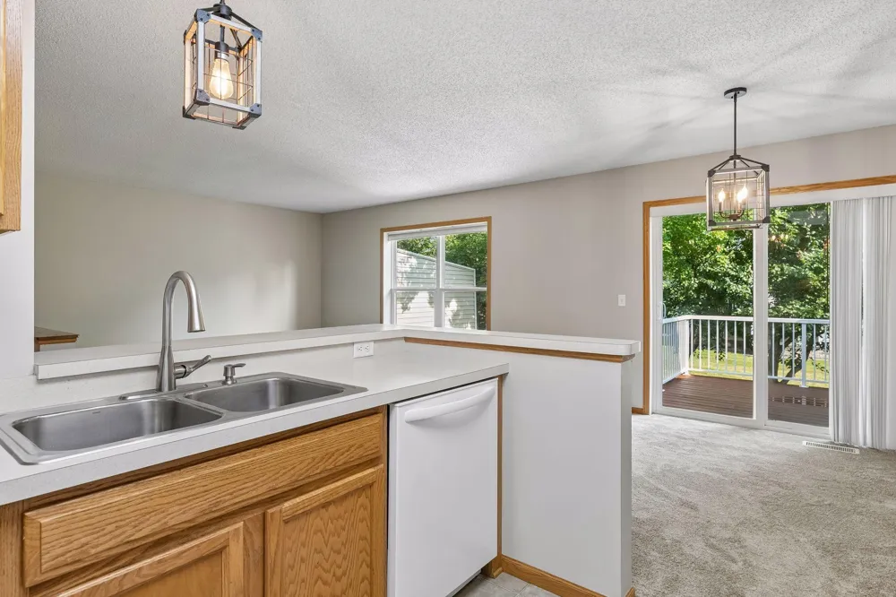 2085 Saint Johns Court Woodbury, MN 55129