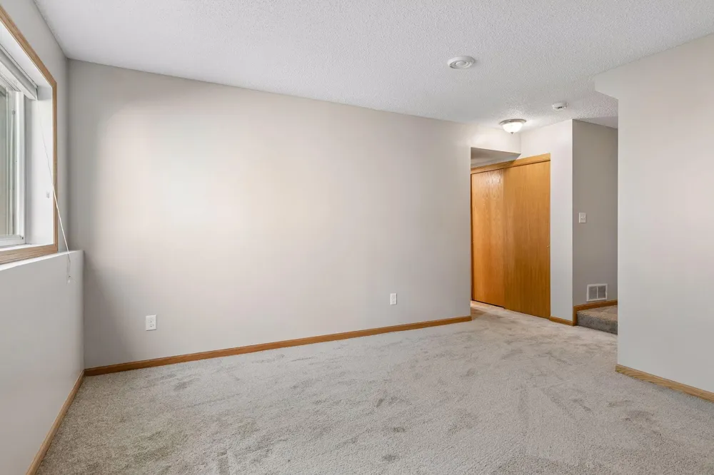 2085 Saint Johns Court Woodbury, MN 55129