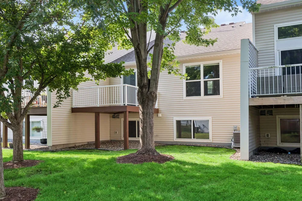 2085 Saint Johns Court Woodbury, MN 55129