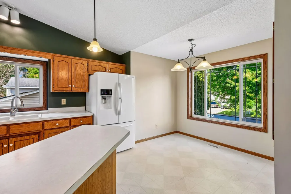 356 Bluestem Avenue Shakopee, MN 55379