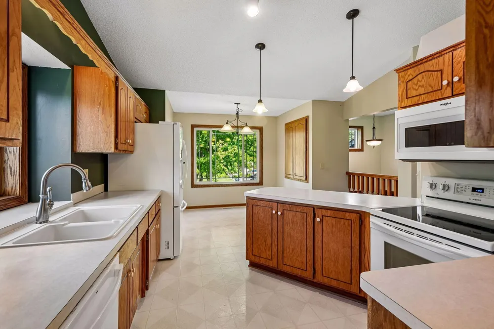 356 Bluestem Avenue Shakopee, MN 55379