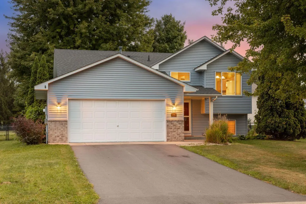 356 Bluestem Avenue Shakopee, MN 55379