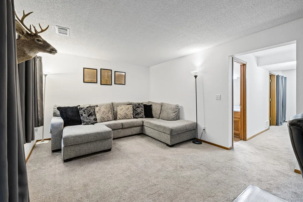 3253 Evergreen Drive Eagan, MN 55121