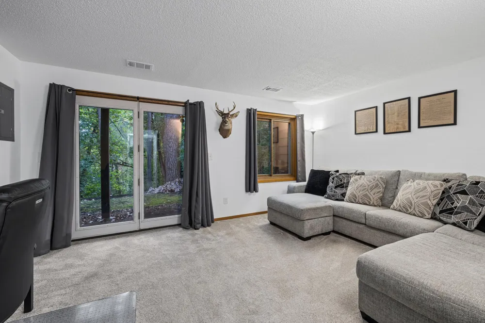 3253 Evergreen Drive Eagan, MN 55121