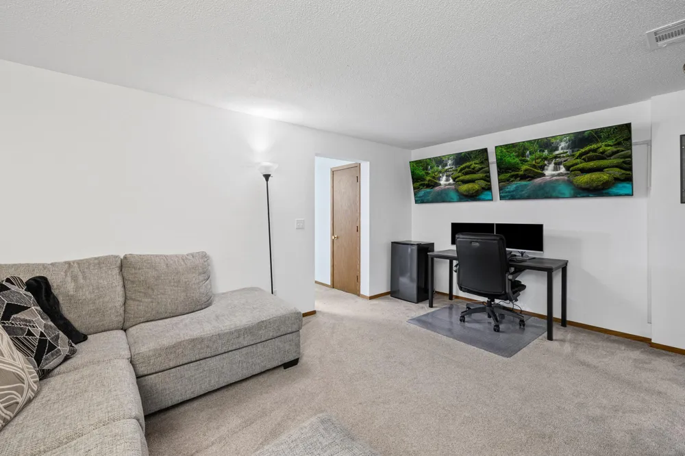 3253 Evergreen Drive Eagan, MN 55121