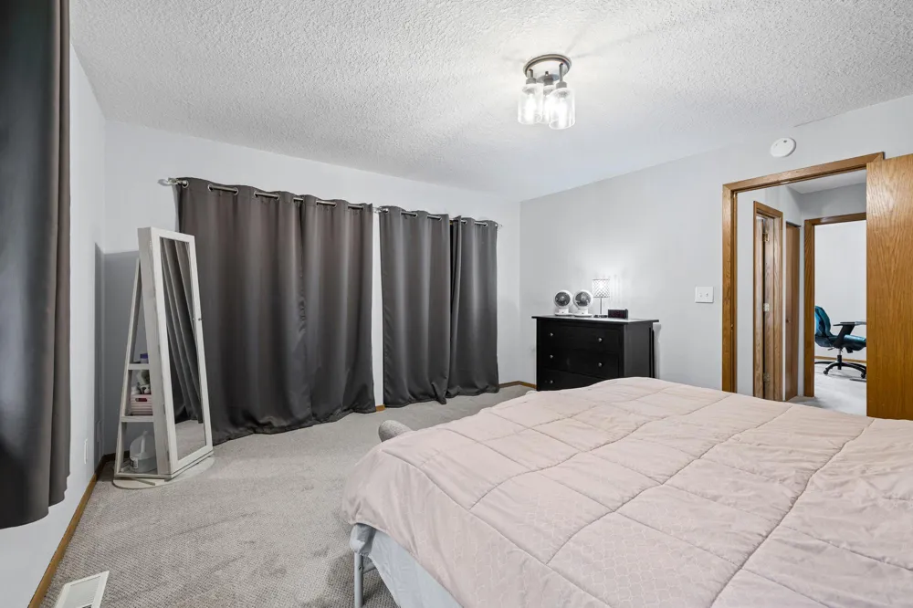3253 Evergreen Drive Eagan, MN 55121