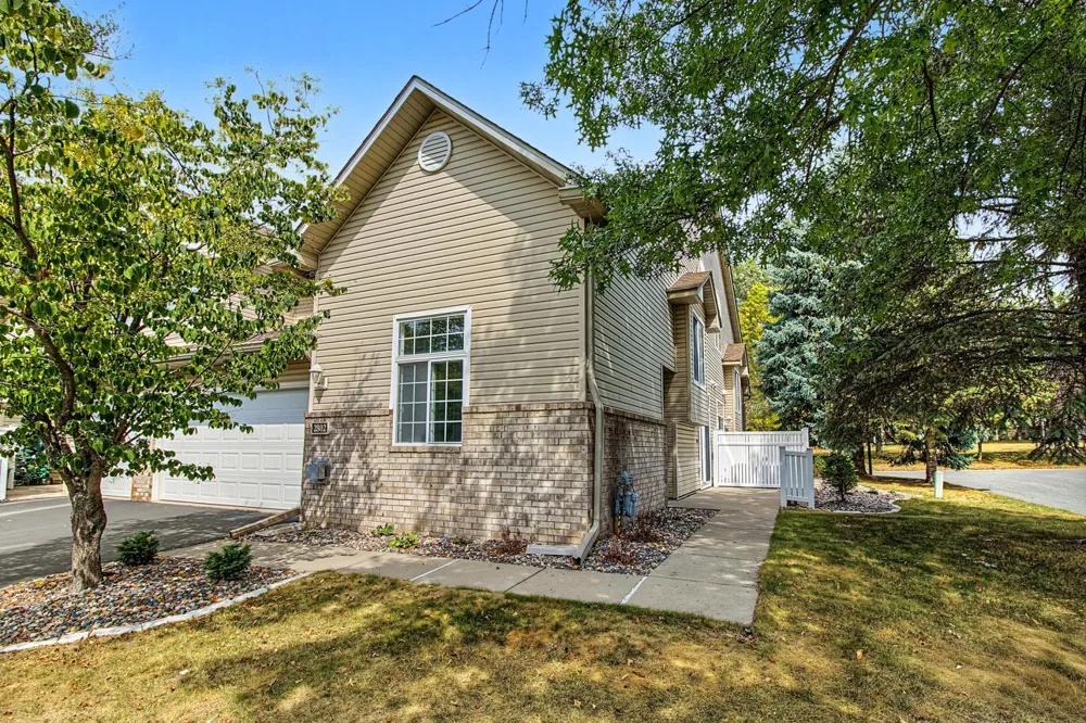 2802 Mallard Drive Woodbury, MN 55125