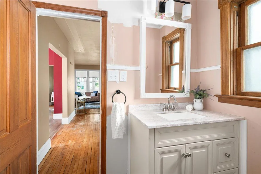 604 E 11th Street Duluth, MN 55805