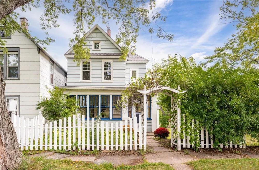 604 E 11th Street Duluth, MN 55805