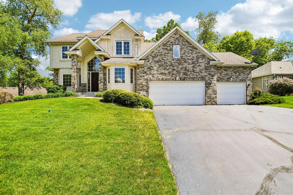 8813 Woodhill Drive Savage, MN 55378
