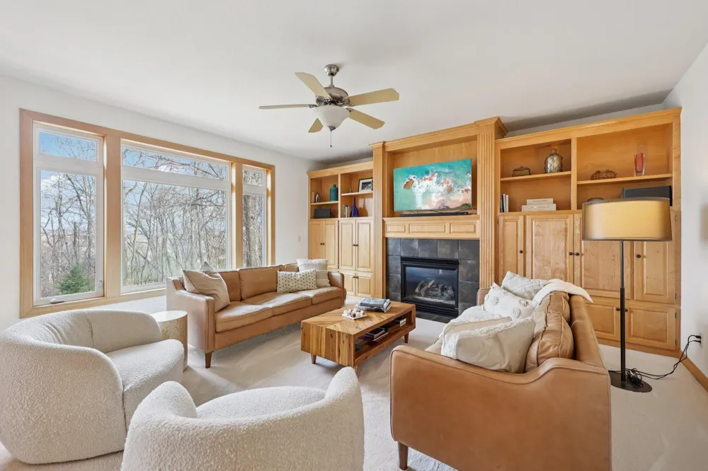 8813 Woodhill Drive Savage, MN 55378