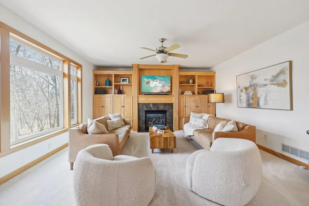 8813 Woodhill Drive Savage, MN 55378