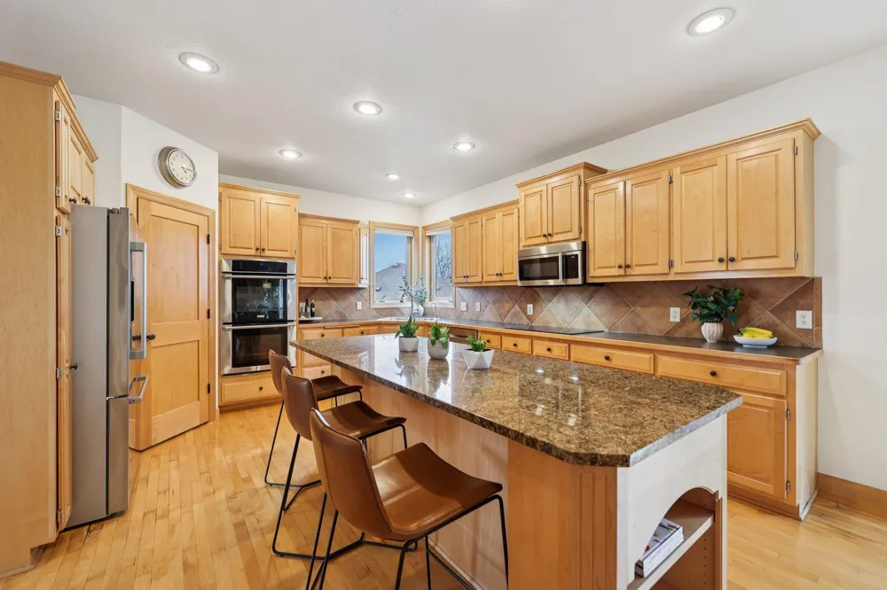 8813 Woodhill Drive Savage, MN 55378