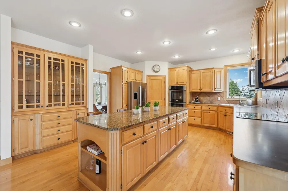 8813 Woodhill Drive Savage, MN 55378