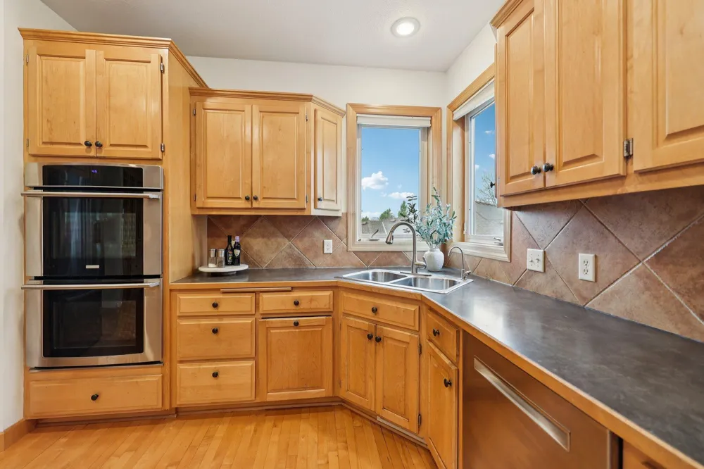 8813 Woodhill Drive Savage, MN 55378