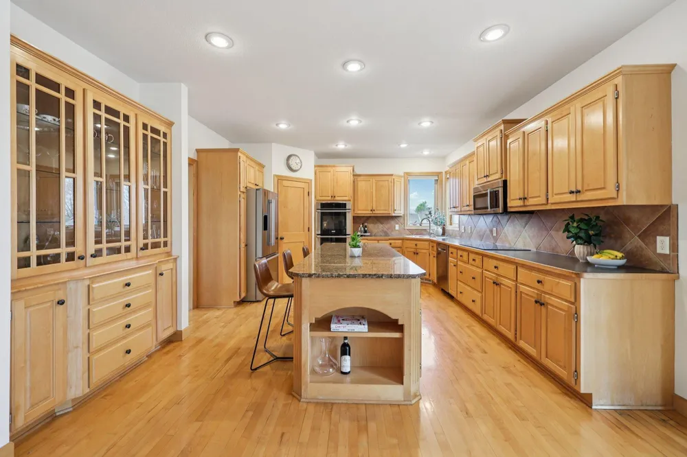 8813 Woodhill Drive Savage, MN 55378