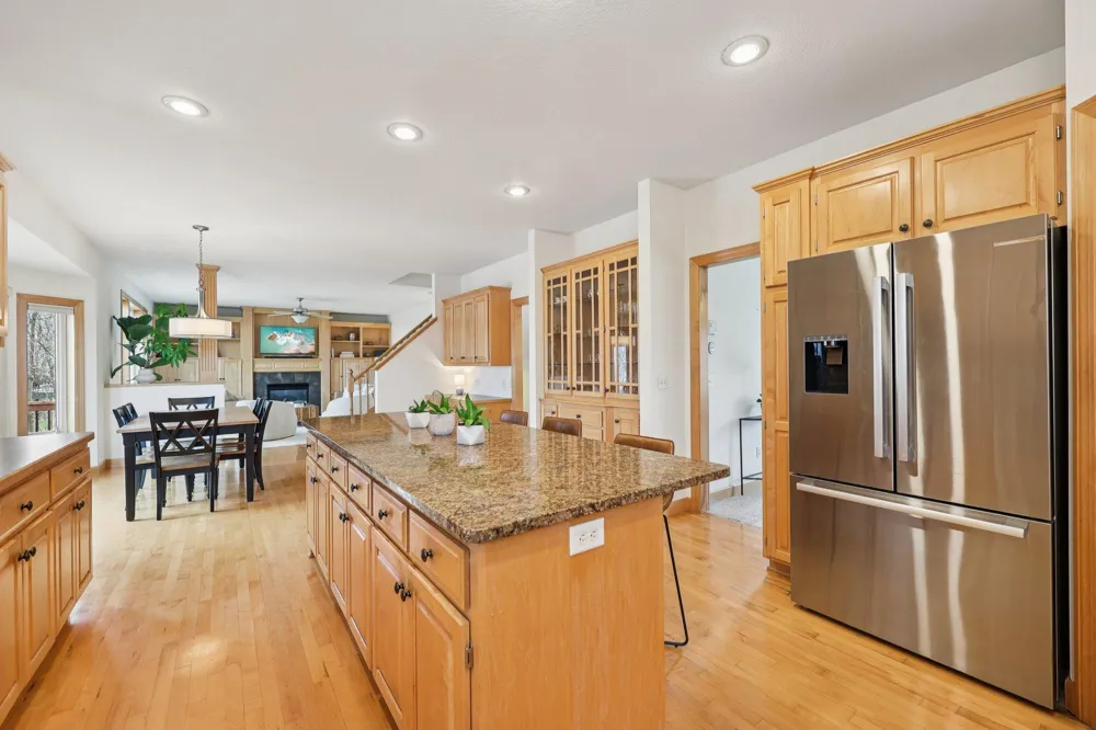 8813 Woodhill Drive Savage, MN 55378