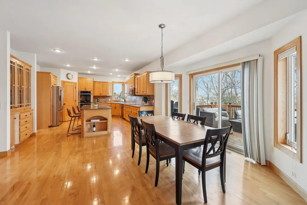 8813 Woodhill Drive Savage, MN 55378