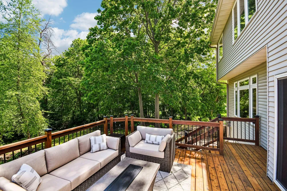 8813 Woodhill Drive Savage, MN 55378