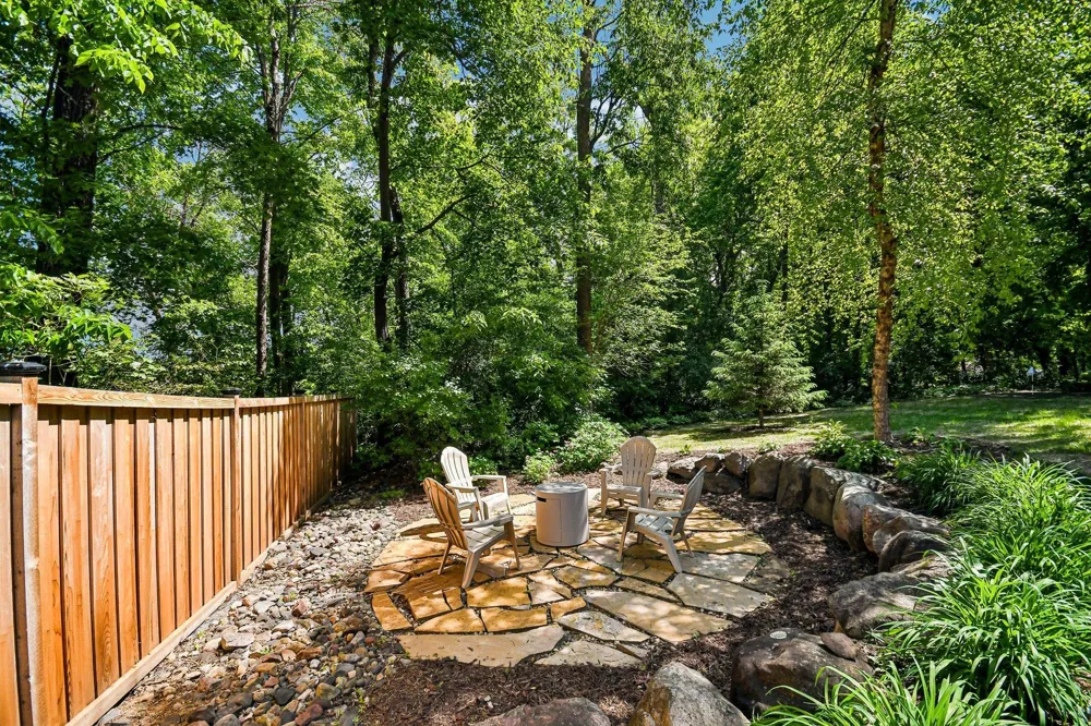 8813 Woodhill Drive Savage, MN 55378