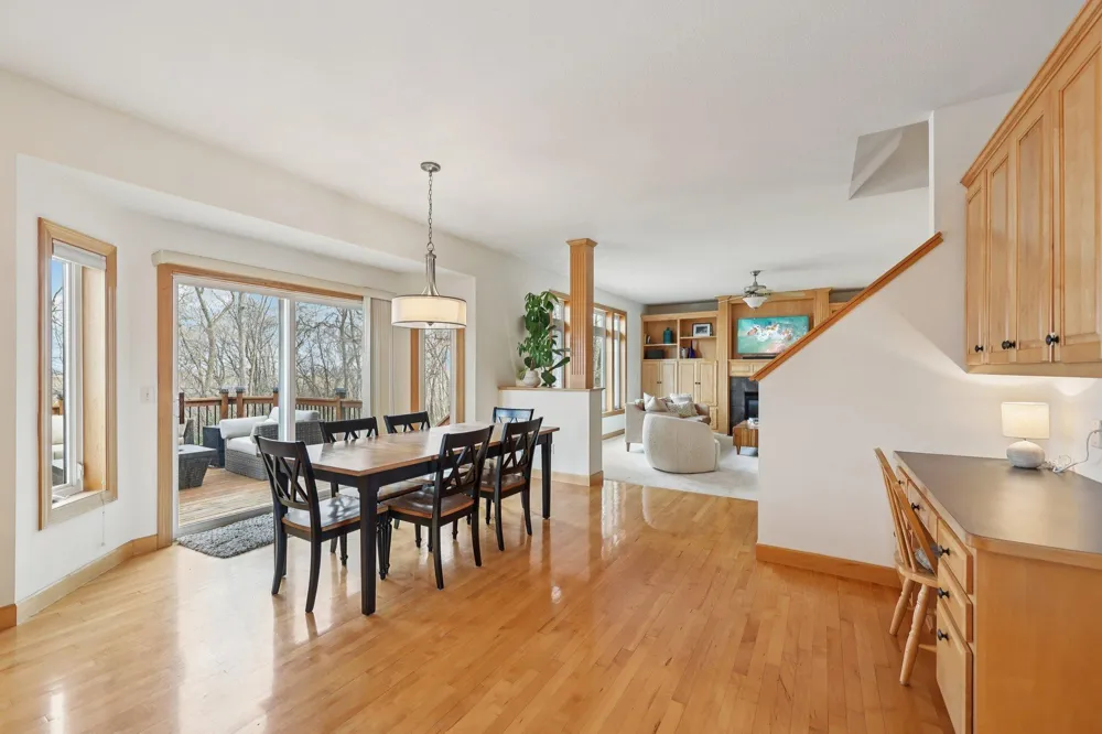 8813 Woodhill Drive Savage, MN 55378