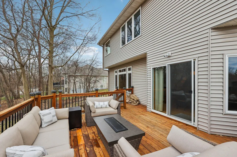 8813 Woodhill Drive Savage, MN 55378