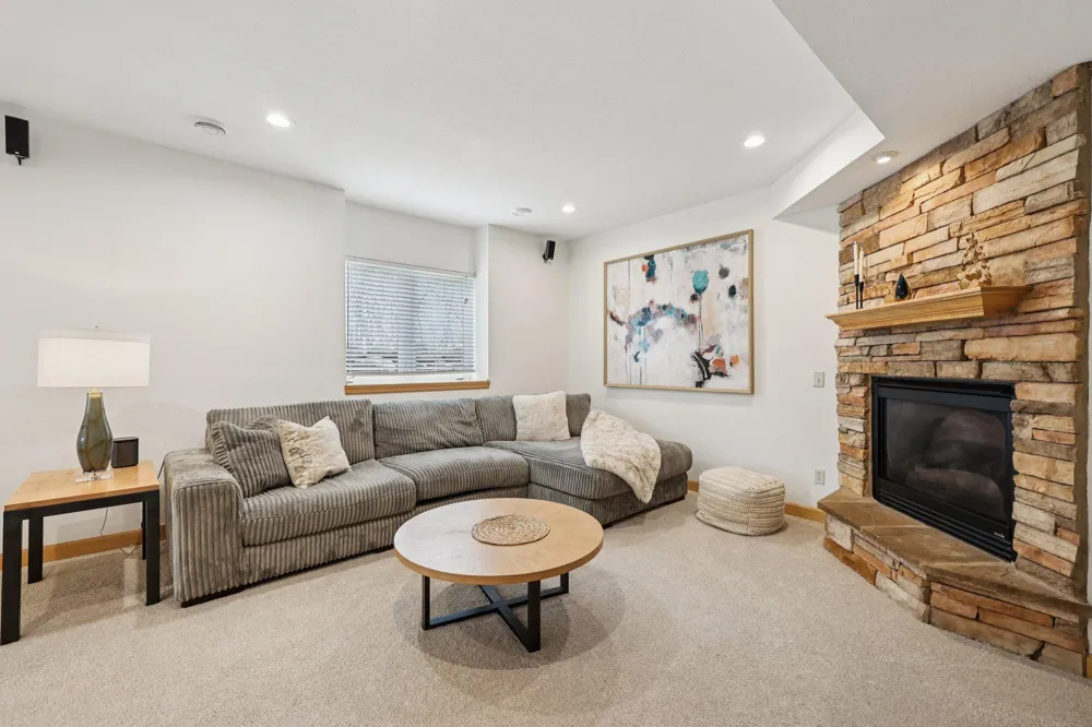8813 Woodhill Drive Savage, MN 55378