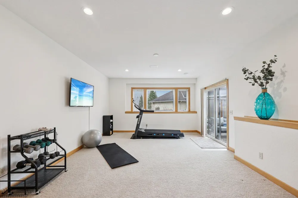 8813 Woodhill Drive Savage, MN 55378