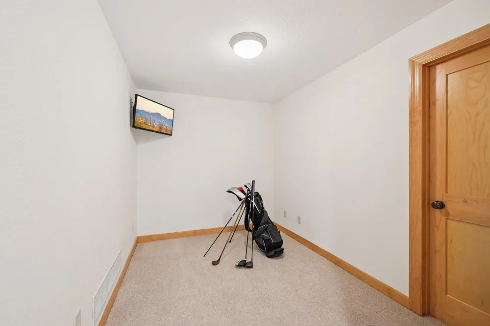 8813 Woodhill Drive Savage, MN 55378