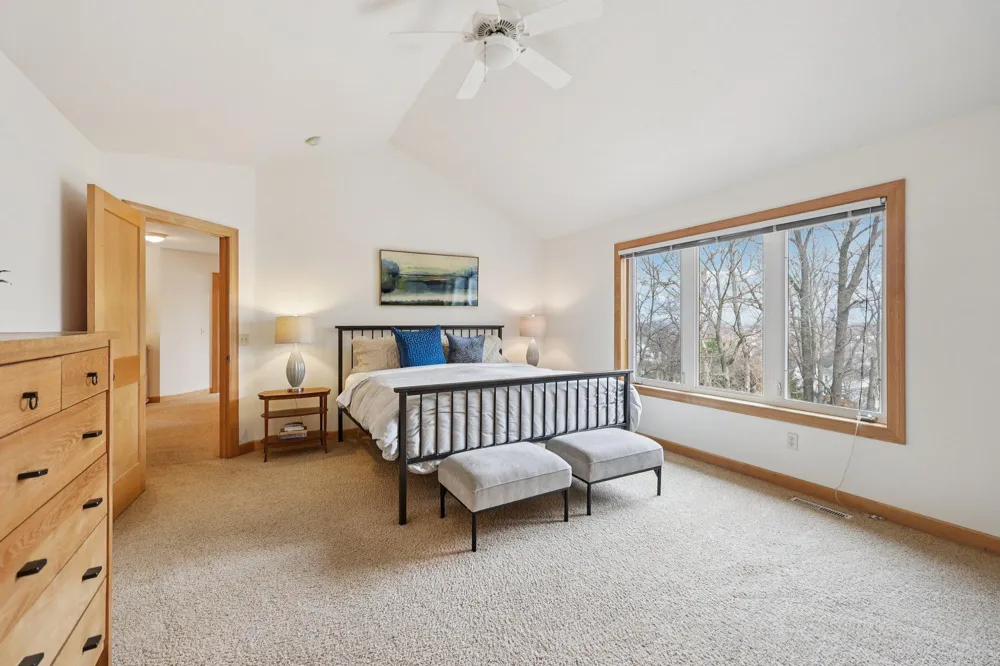8813 Woodhill Drive Savage, MN 55378