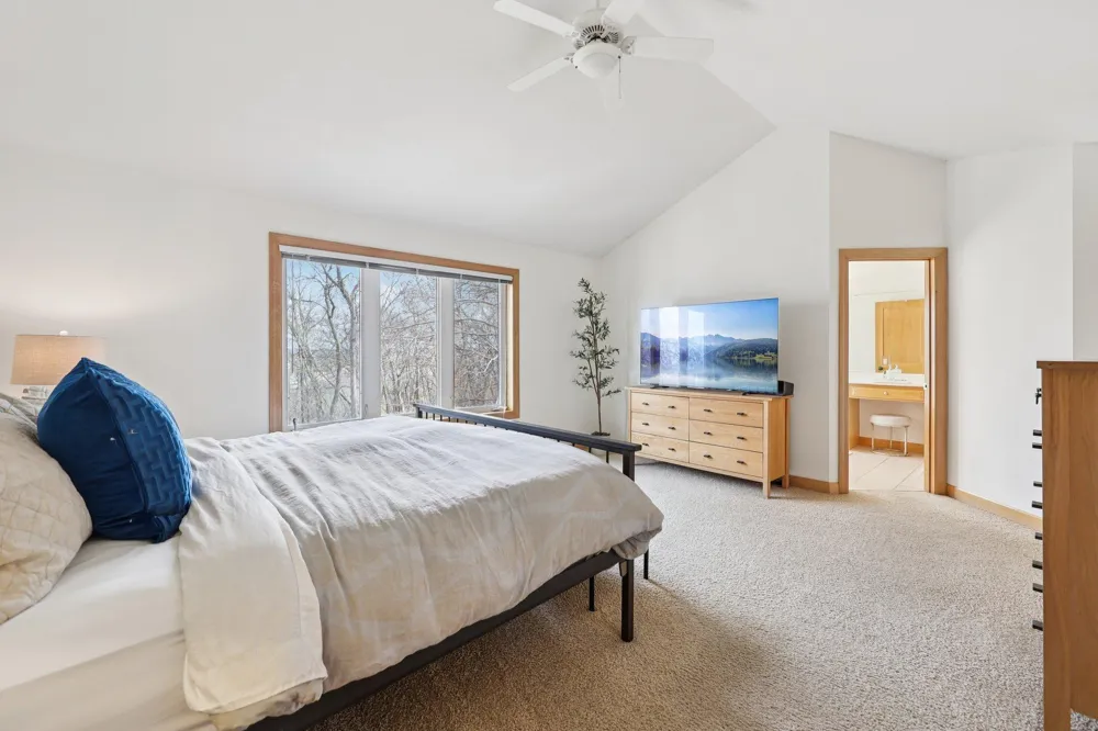 8813 Woodhill Drive Savage, MN 55378