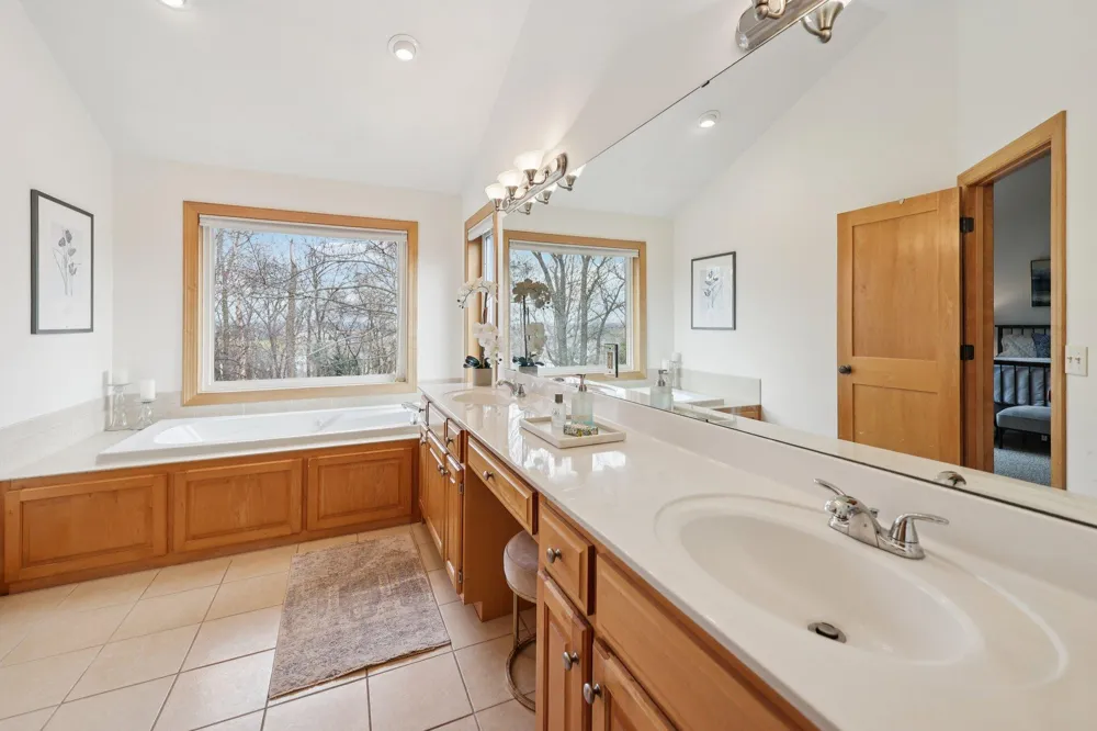 8813 Woodhill Drive Savage, MN 55378