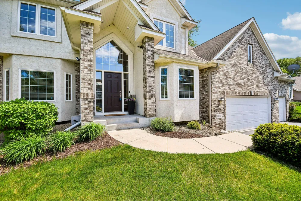 8813 Woodhill Drive Savage, MN 55378