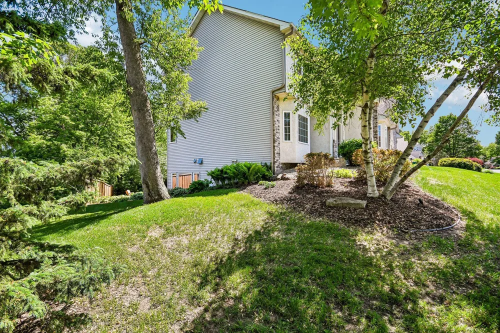 8813 Woodhill Drive Savage, MN 55378