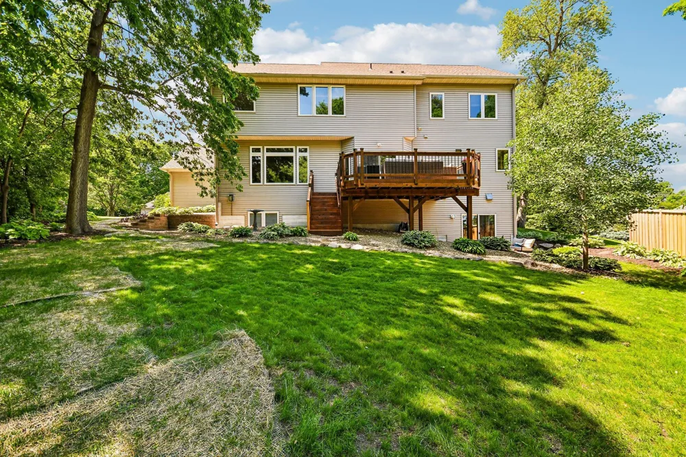 8813 Woodhill Drive Savage, MN 55378
