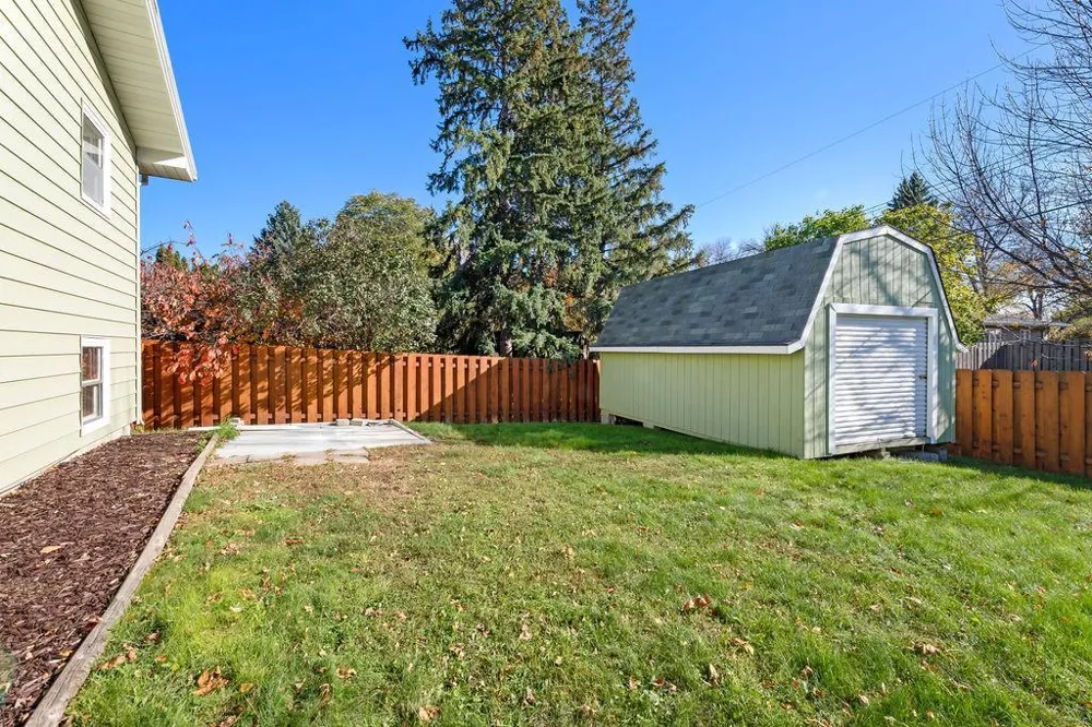 2807 Edgewood Drive Fargo, ND 58102