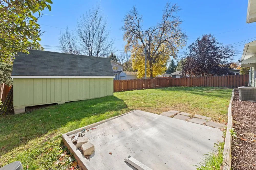 2807 Edgewood Drive Fargo, ND 58102