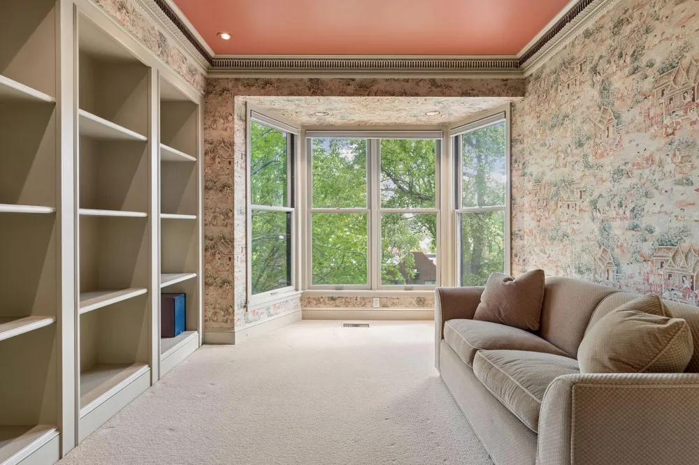 1220 Mount Curve Avenue Minneapolis, MN 55403