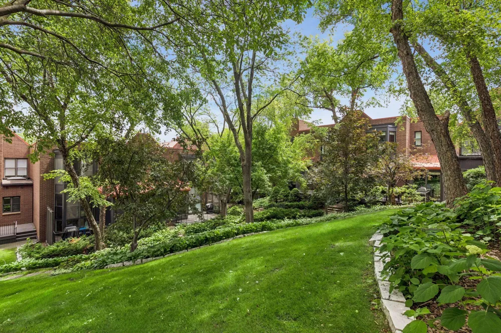 1220 Mount Curve Avenue Minneapolis, MN 55403