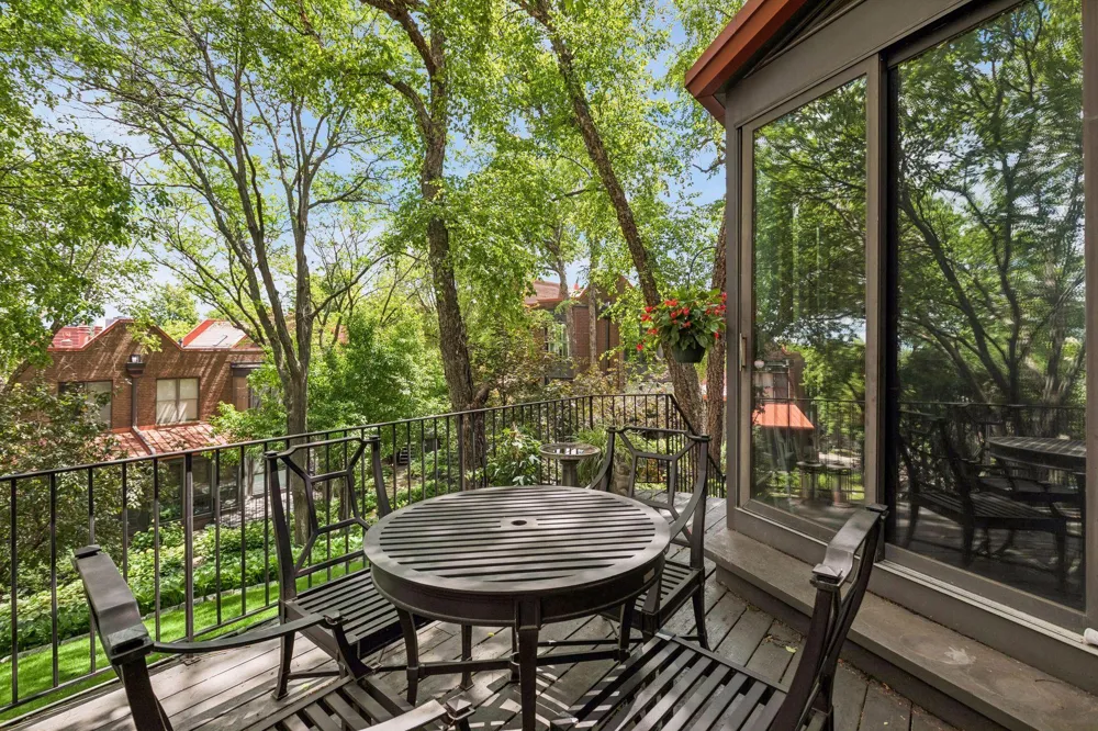 1220 Mount Curve Avenue Minneapolis, MN 55403