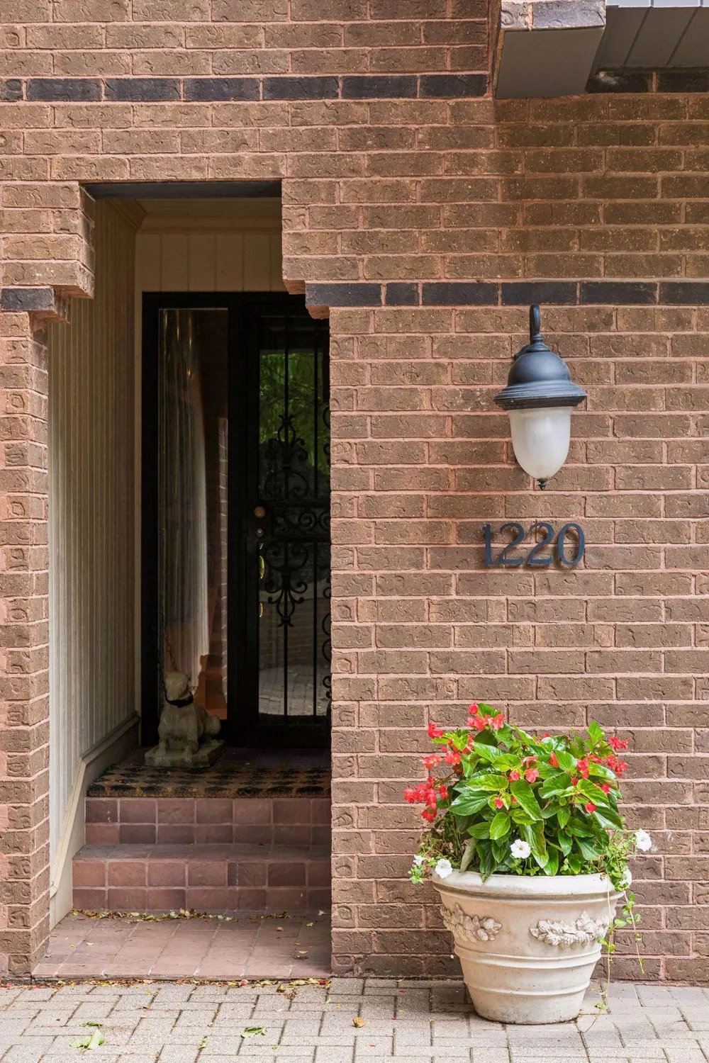 1220 Mount Curve Avenue Minneapolis, MN 55403