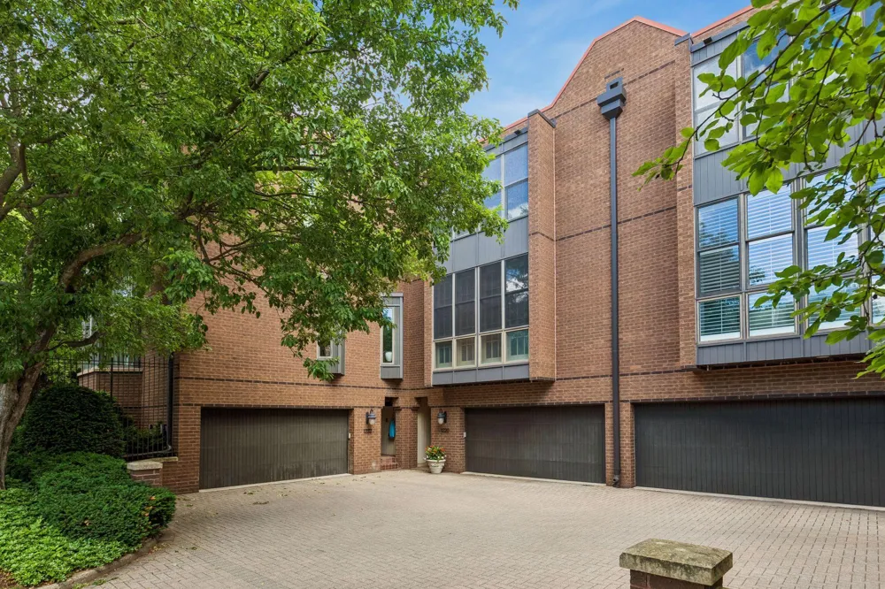 1220 Mount Curve Avenue Minneapolis, MN 55403