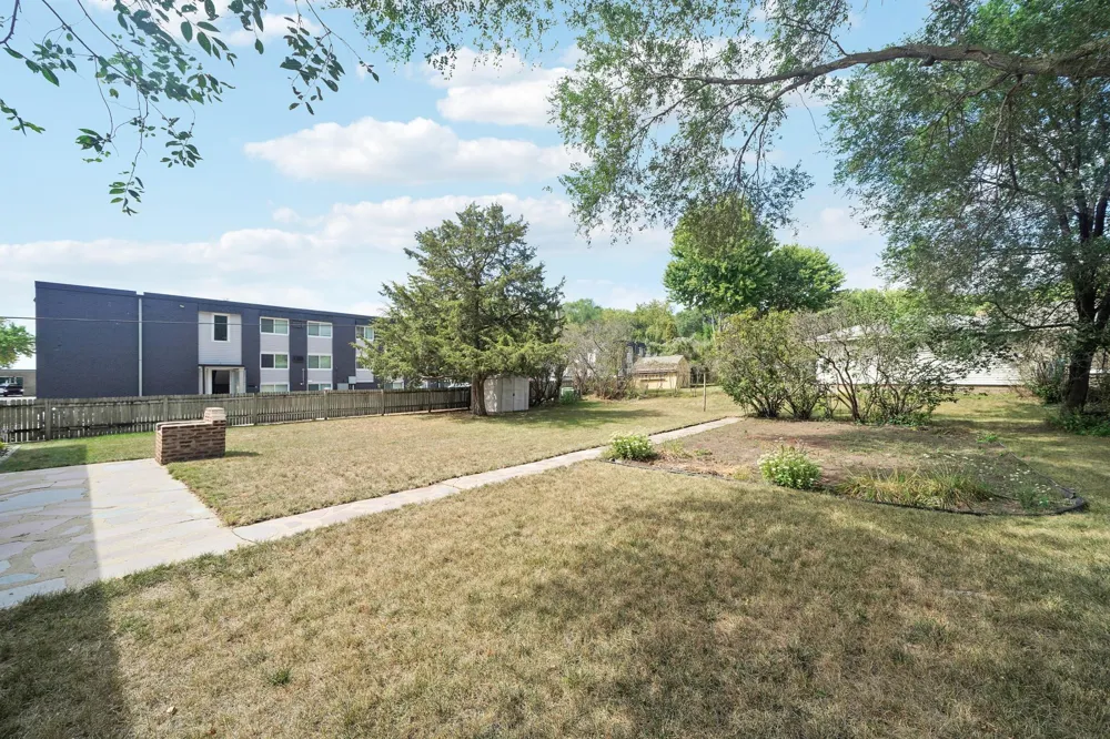 903 Parallel Street Chaska, MN 55318